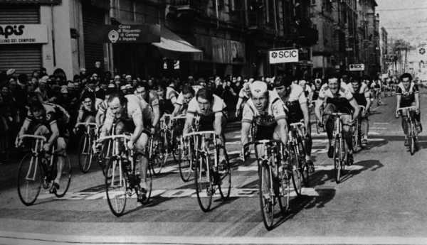 The sprint for third place in the 1977 Milan - San Remo.